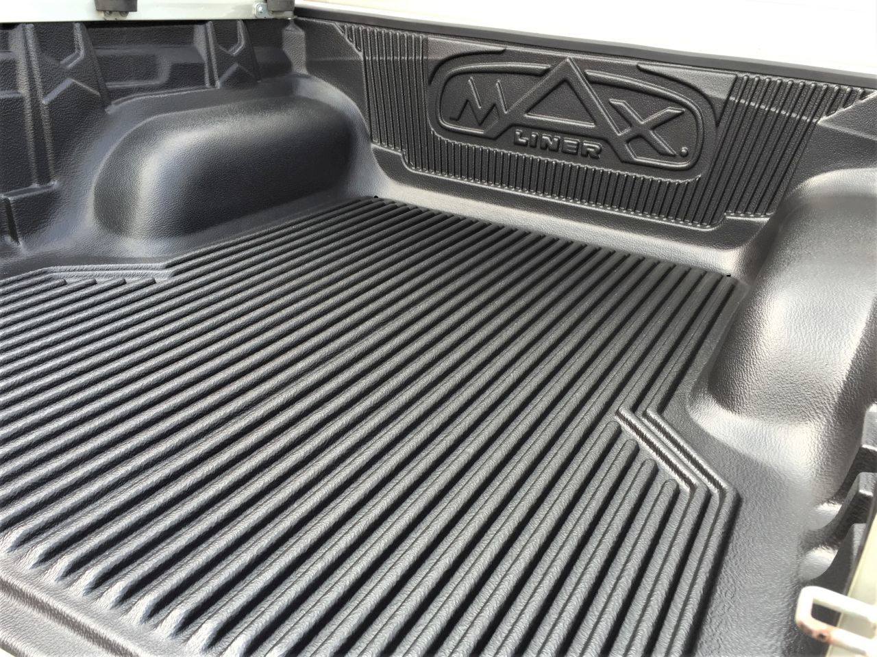 Hilux 09/201109/2015 ute tub liner SR5 under rail